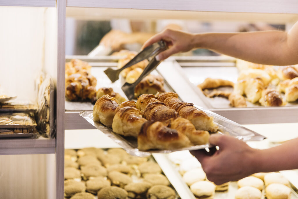 ofereça degustações para fidelizar clientes na padaria